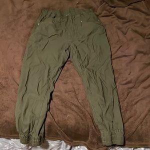 Green women’s lightweight stretchy jogger jeans